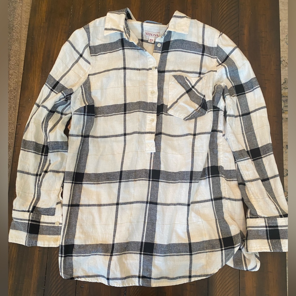 Merona black and white and gold striped button up size medium.